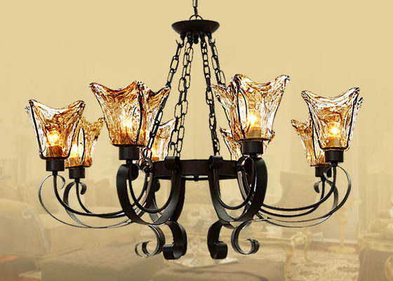 Candeliere decorativo domestico leggero del ferro battuto del nero 8 con tonalità di vetro ambrata