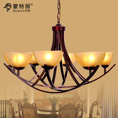 8 Kepala Kontemporer Besi Tempa Chandelier Kusam Hitam Dengan Bordeaux Side-Menyeka