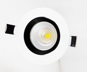 円形 LED によって引込められる Downlights