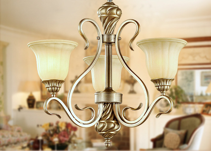 3 Light modern Besi Tempa Chandelier Lampu / Pendant Lampu dengan Shades untuk Villa